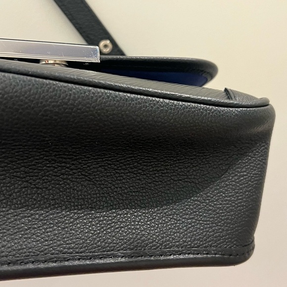 Louis Vuitton buci black bag like new. Used a few times - Picture 8 of 14